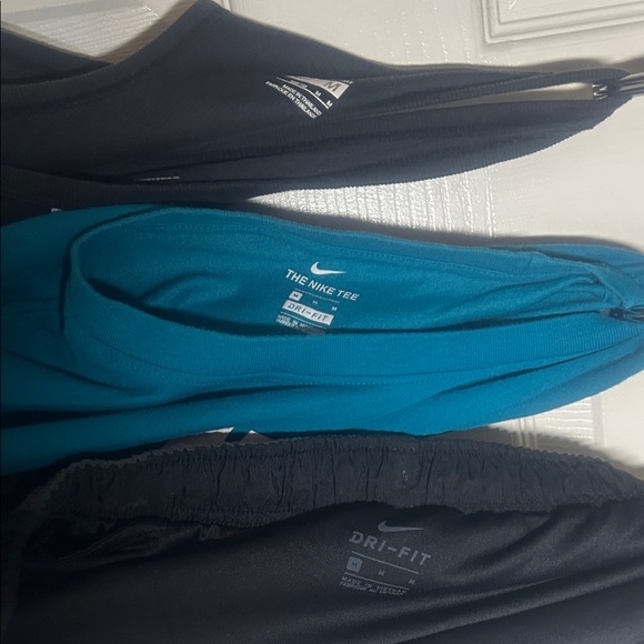 Nike Teal and Black Activewear Set - Picture 8 of 8